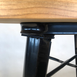 Petite table en métal et bois HILOPA