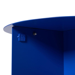 Table d'appoint ronde en métal bleu SURI