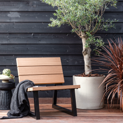 Fauteuil relaxant extérieur en bois naturel et métal noir KOBY