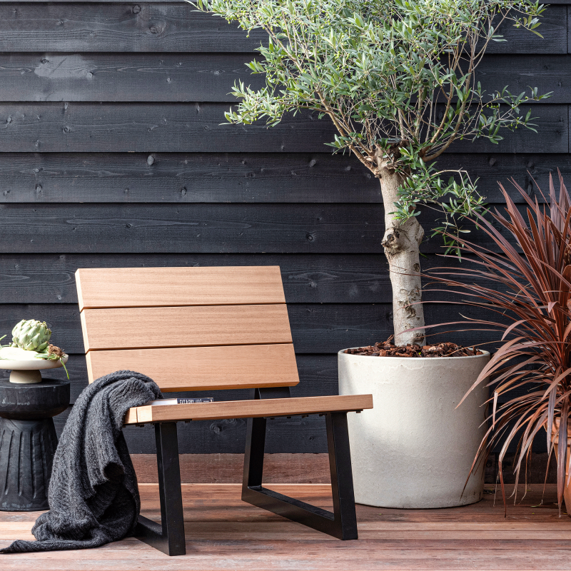 Fauteuil relaxant extérieur en bois naturel et métal noir KOBY