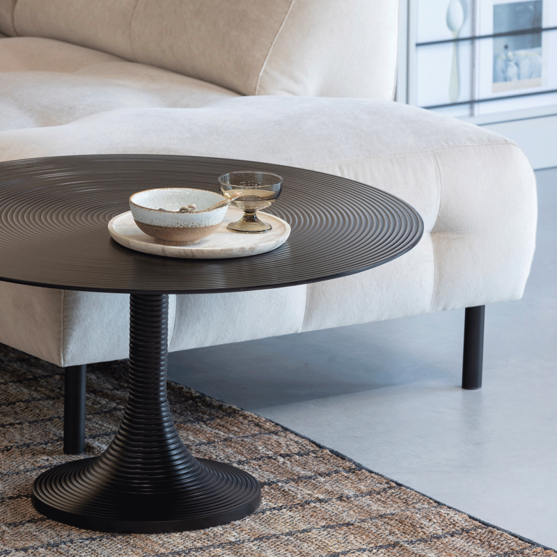 Table basse ronde en aluminium noir avec son pieds trompette ZEUS