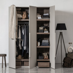 Grande armoire 3 portes en placage de noyer avec longue poignée couleur grise MAGBY