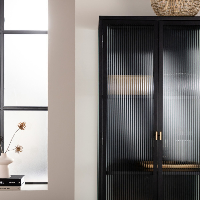Armoire tendance en métal noir et portes vitrées GARRY