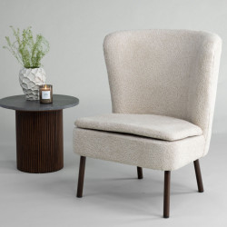 Fauteuil en tissu bouclé beige avec pieds en métal HALMO