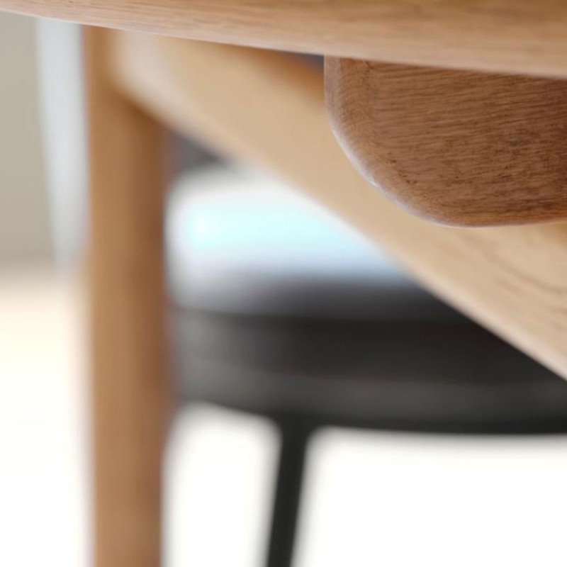 Table en bois ovale de couleur naturel 100x190cm HANAH