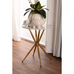 Table basse ronde NAVI, en céramique blanc avec base en métal doré.