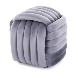 Pouf carré en velours gris matelassé, compact et moelleux COULIZ