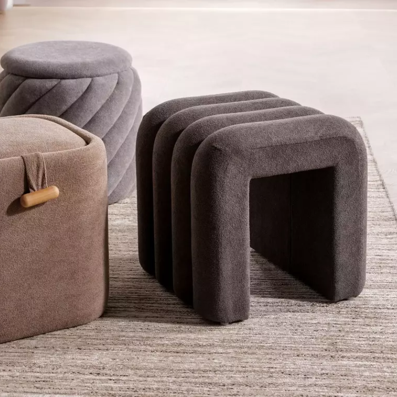 Pouf gris en tissu ondulé au look moderne et confortable NIMBUZ