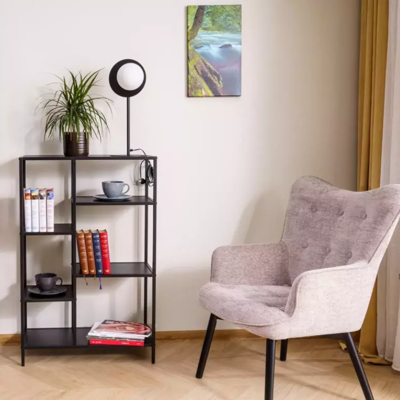 Chaise SALYNE en tissu beige et pieds bois noir mat design