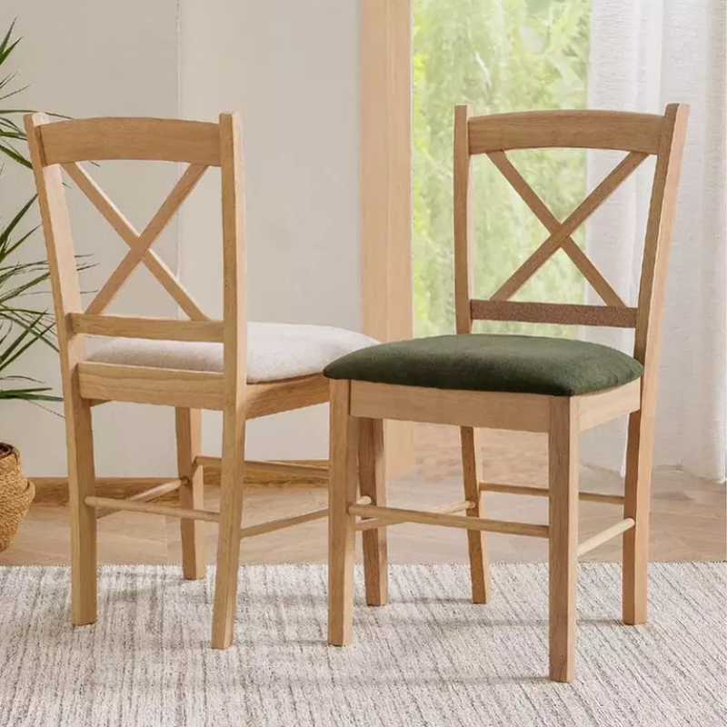Chaise MOUVY en tissu vert et pieds bois chêne en hévéa naturel