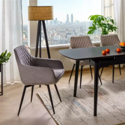 Chaise pivotante beige avec retour automatique 180° et assise à ressorts ensachés SALISZ