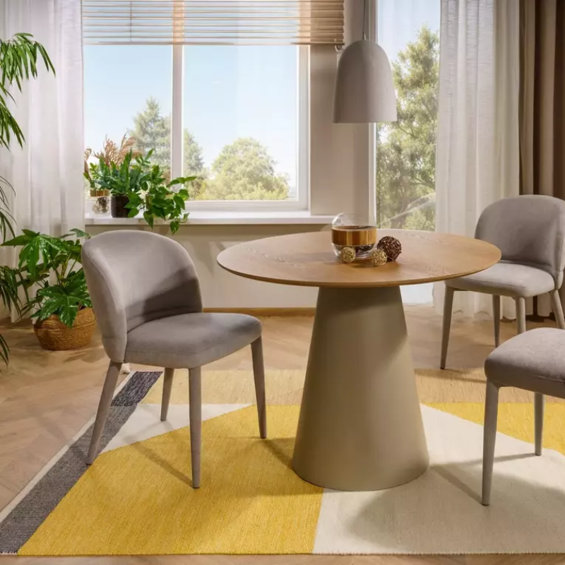Chaise grise claire LYRO en tissu avec assise confortable et pieds textile
