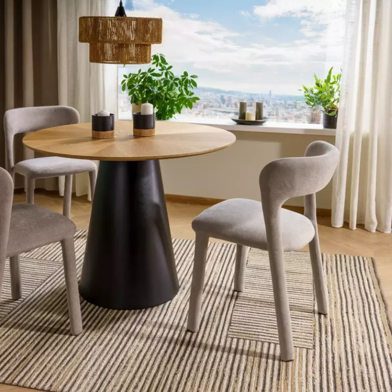 Chaise en tissu beige, forme minimaliste et dossier incurvé design tout tissu VASIA